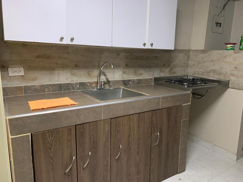 Apartamento 201 Amplio Y Comodo Medellin 90 Mts Kültér fotó