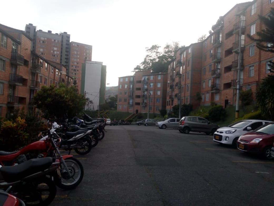 Apartamento 201 Amplio Y Comodo Medellin 90 Mts Kültér fotó